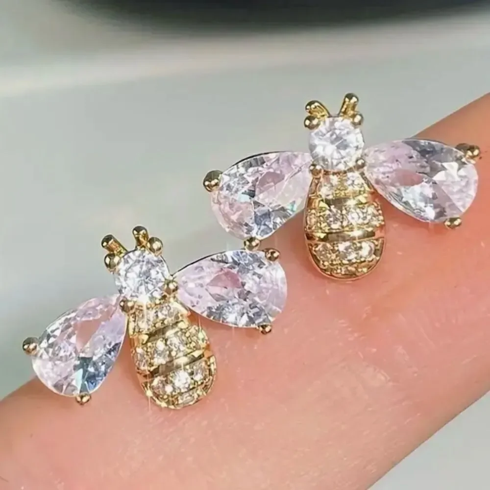 🐝 Betsey Johnson stunning crystal bumblebee earrings 🐝